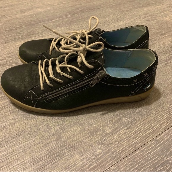 - CLOUD brand sneakers ☁️ made in portugal - Picture 1 of 4